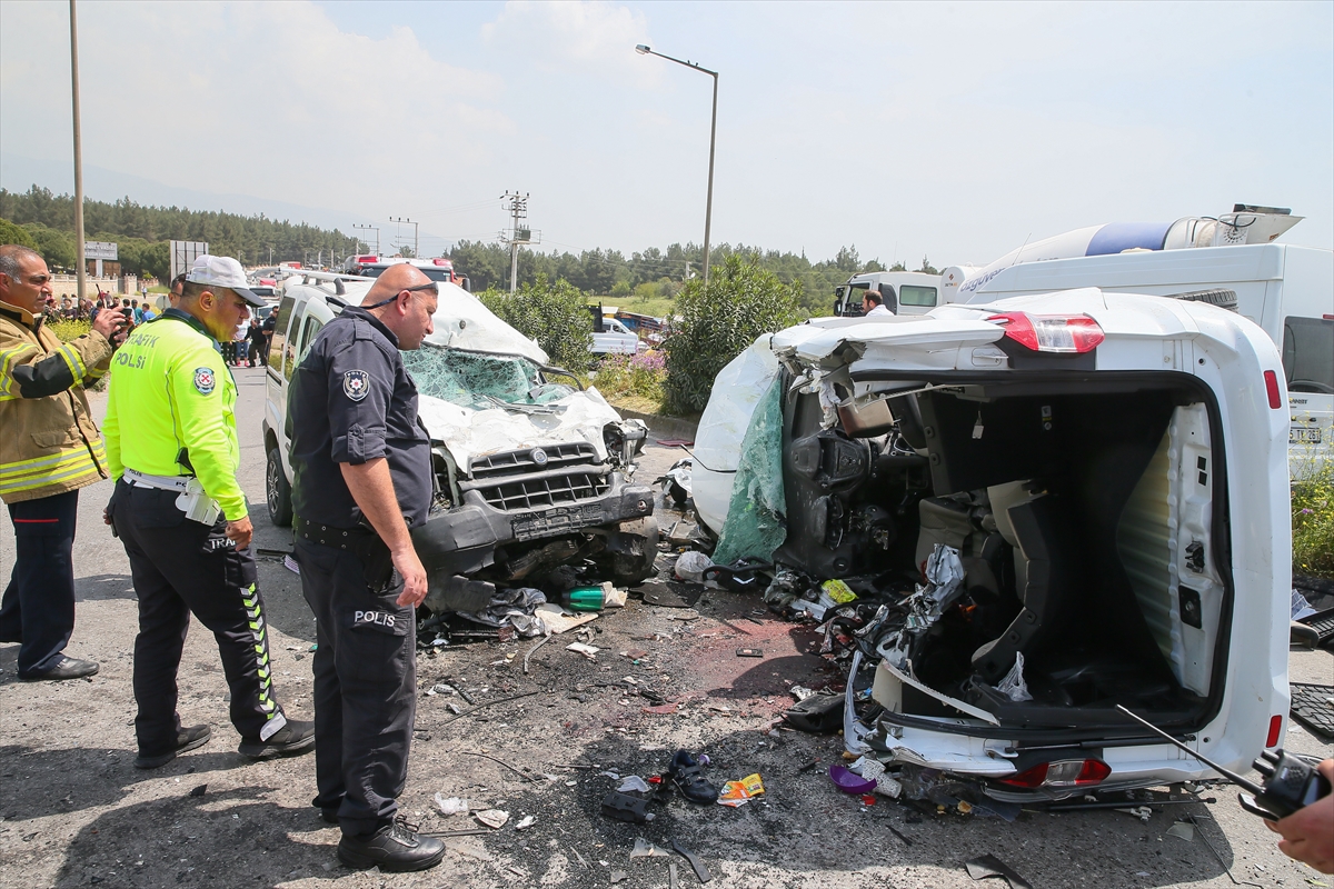 İzmir'de feci kaza: 7 ölü, 1 yaralı