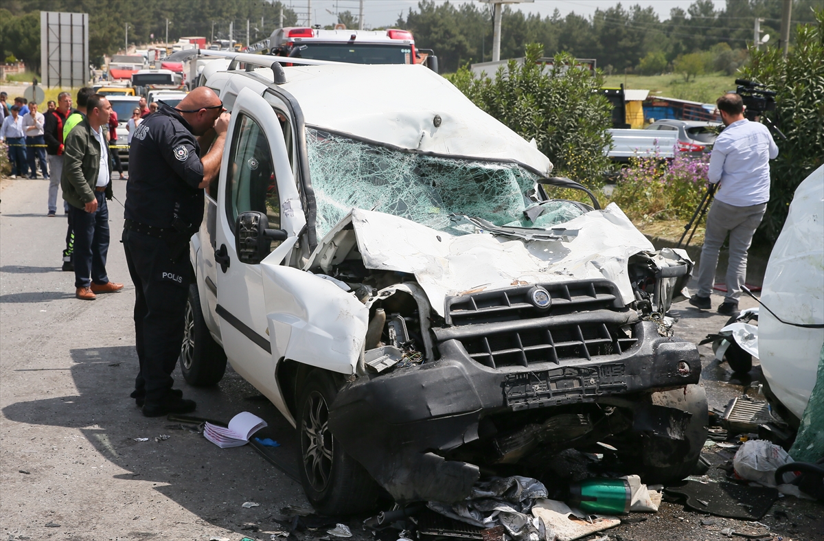 İzmir'de feci kaza: 7 ölü, 1 yaralı
