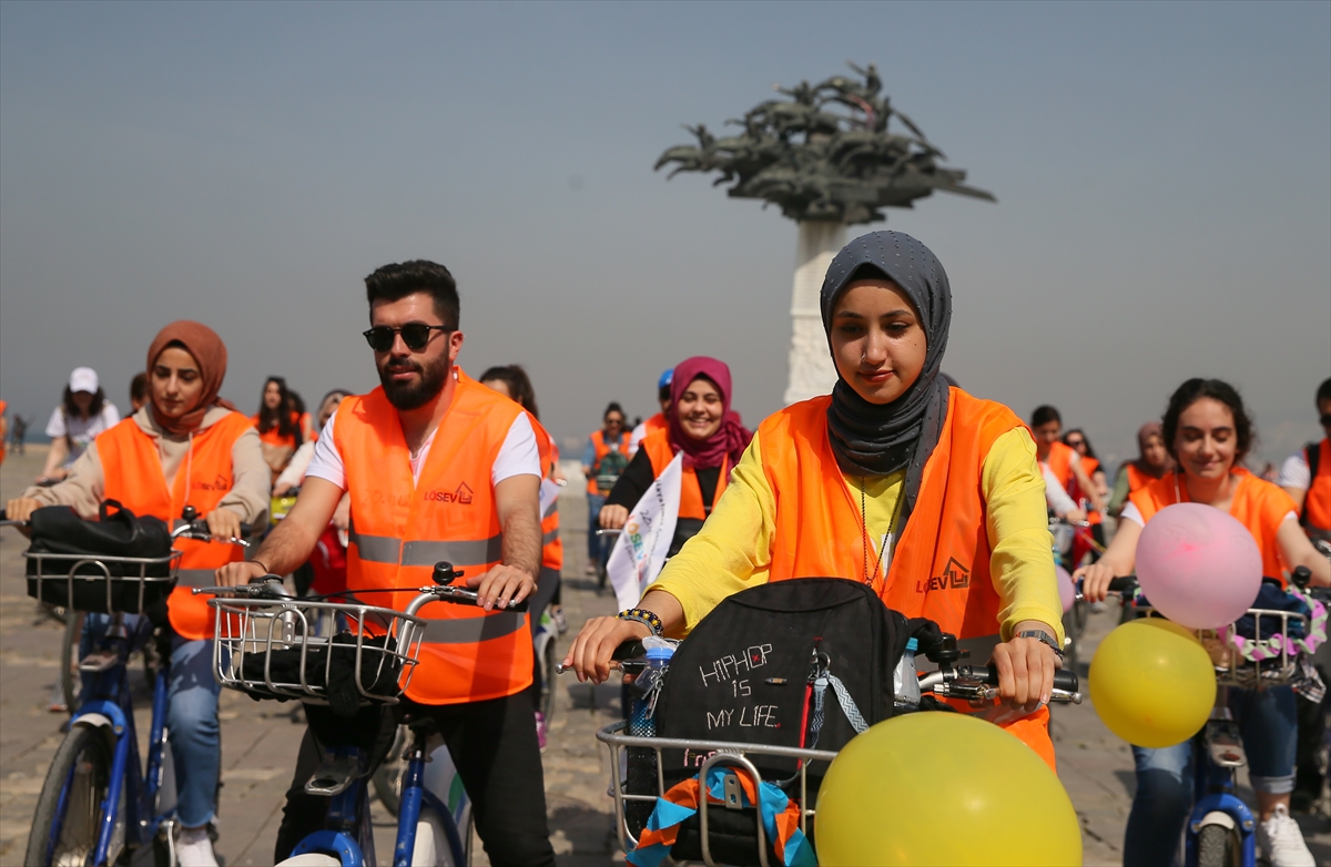 İzmir'de sağlıklı yaşam için pedal çevirdiler