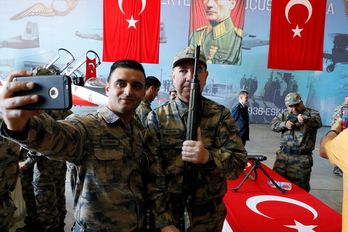 İzmir'de engellilerin bir günlük askerlik sevinci