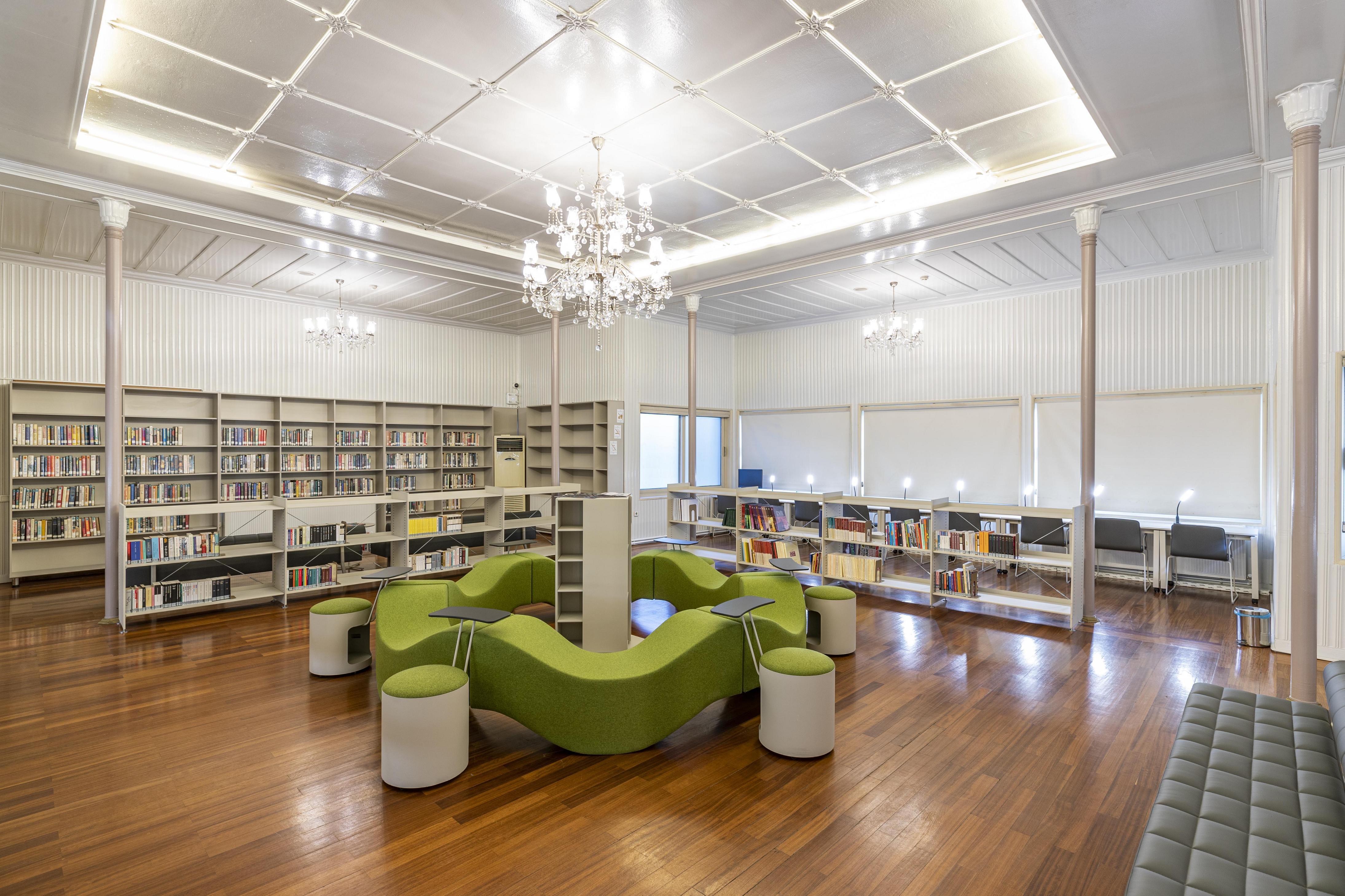 İzmir’in dijital kütüphanesi hizmete açıldı