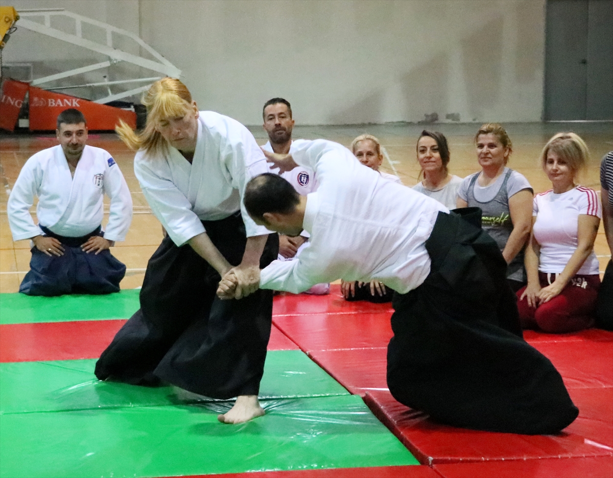 Görme engelli İngiliz sporcudan kadınlara aikido dersi!