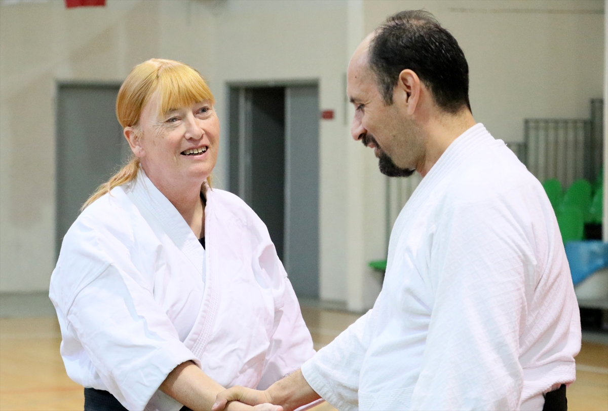 Görme engelli İngiliz sporcudan kadınlara aikido dersi!