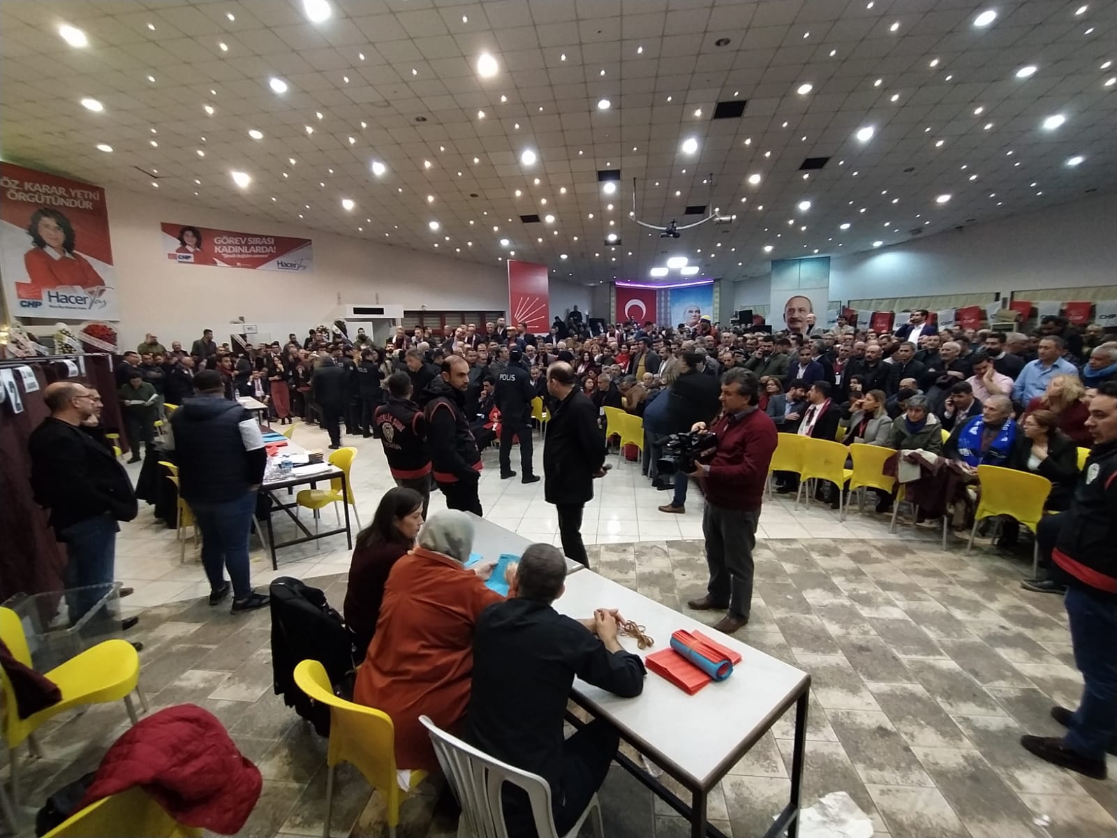 CHP Buca'da kongre heyecanı