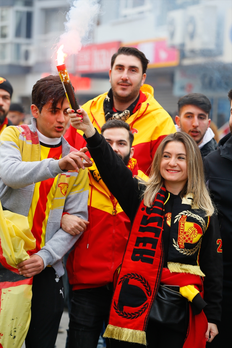 İzmir'de tarihi gün! Gürsel Aksel'de ilk maç