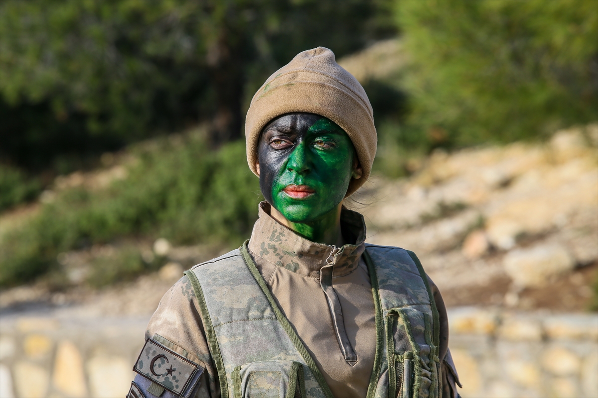 Türkiye'nin ilk kadın komando astsubayları