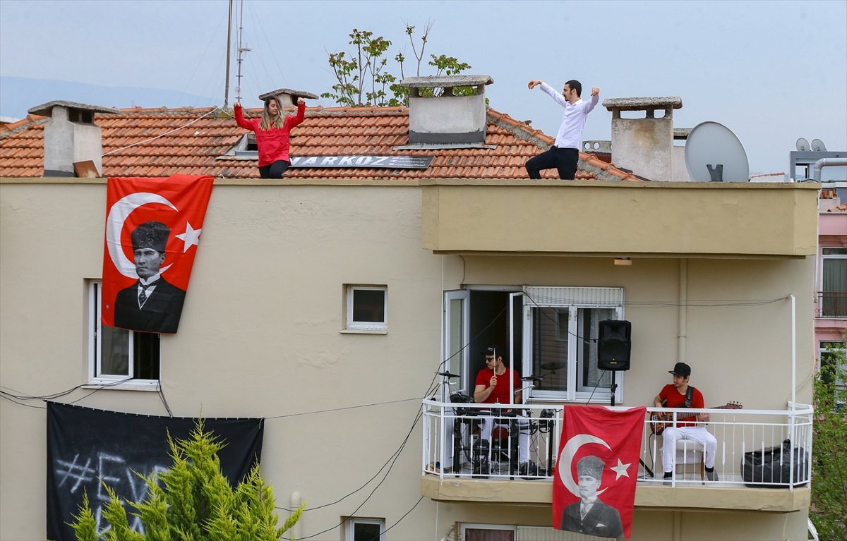 İzmirliler, 100. yılında 23 Nisan'ı kutluyor