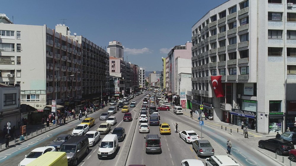 İzmir'de trafik durma noktasına geldi