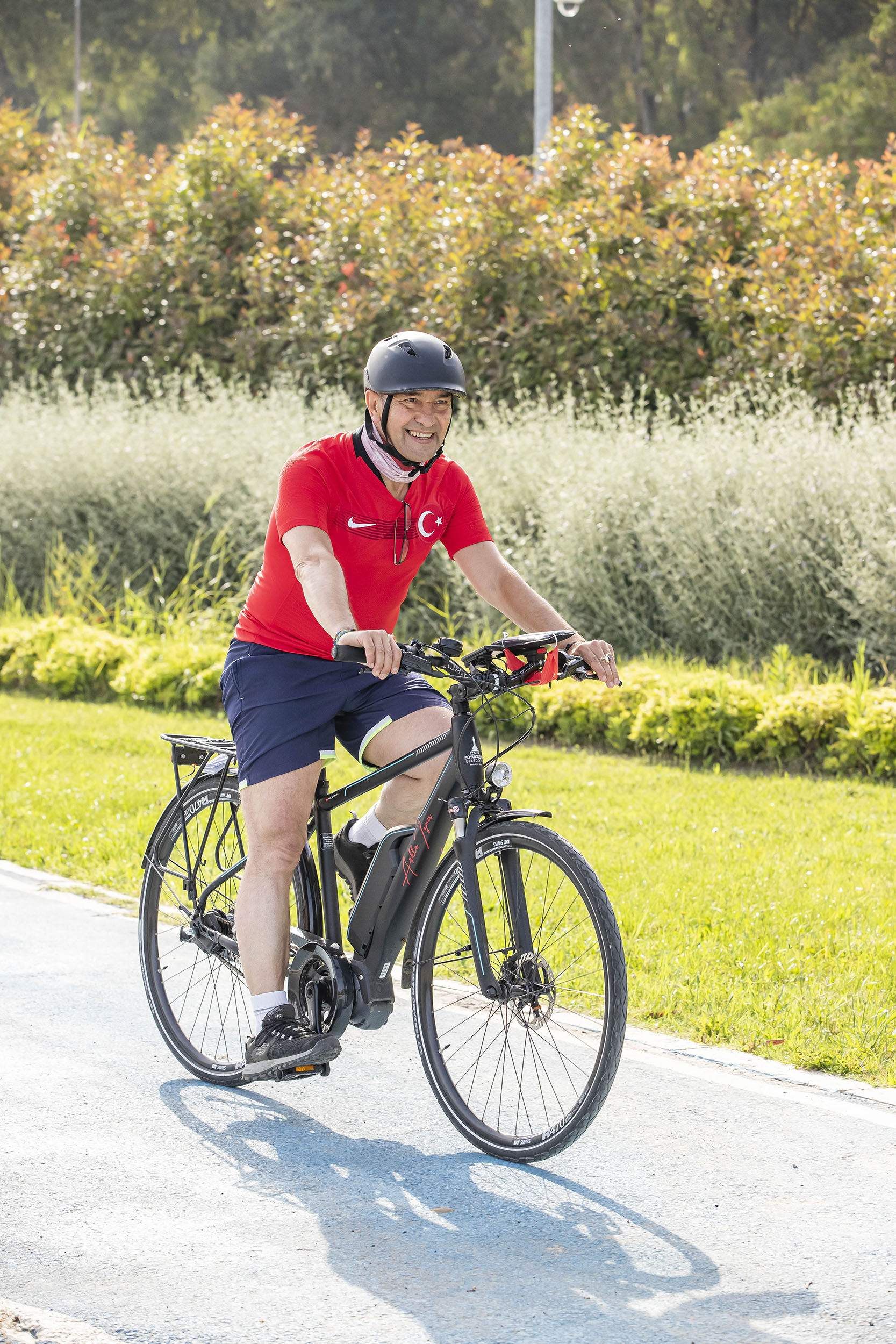 Başkan Soyer kutlamalara bisikletiyle katıldı