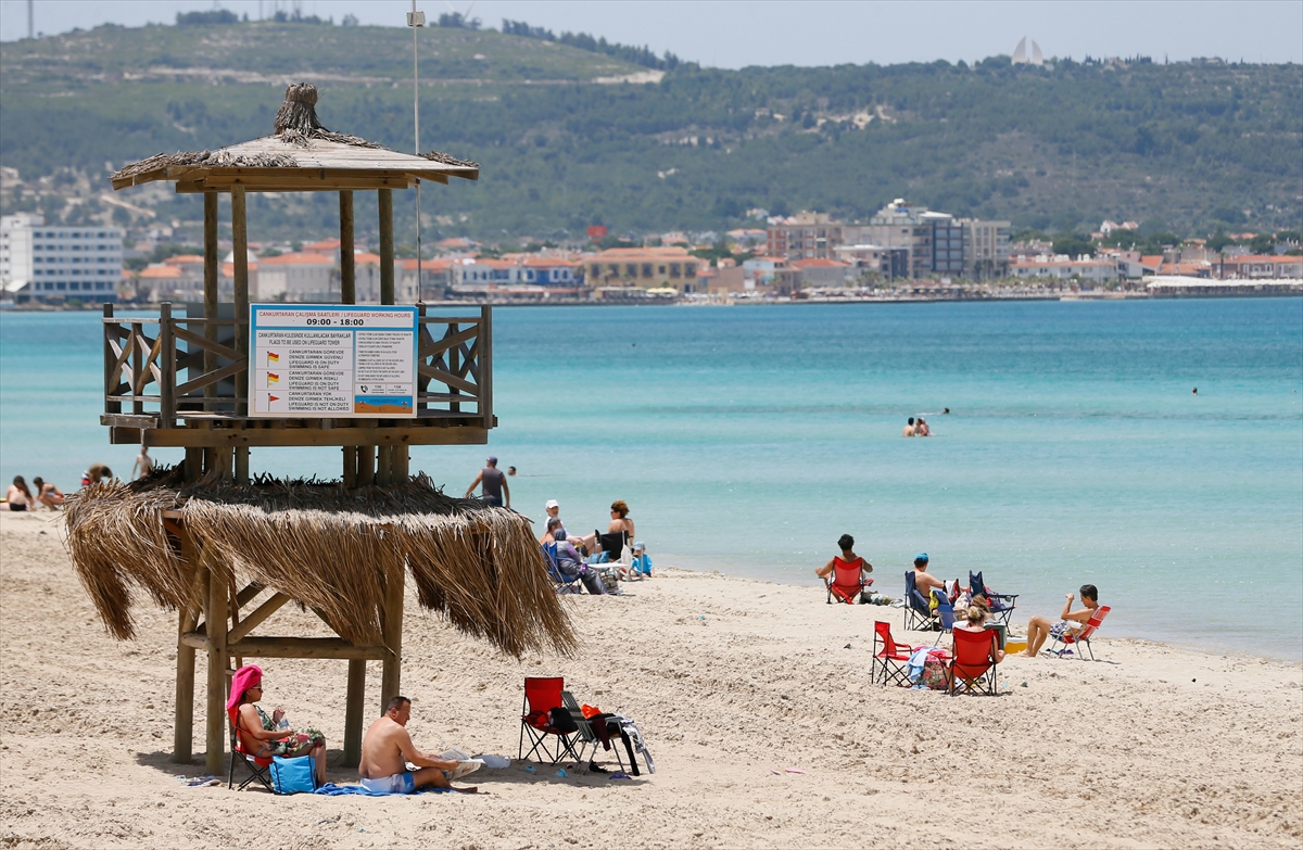 İzmir'de kısıtlamanın olmadığı hafta sonunda deniz keyfi