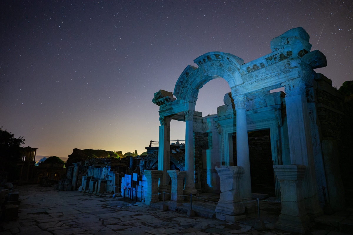 Efes Antik Kenti'nde yıldızların görsel şöleni
