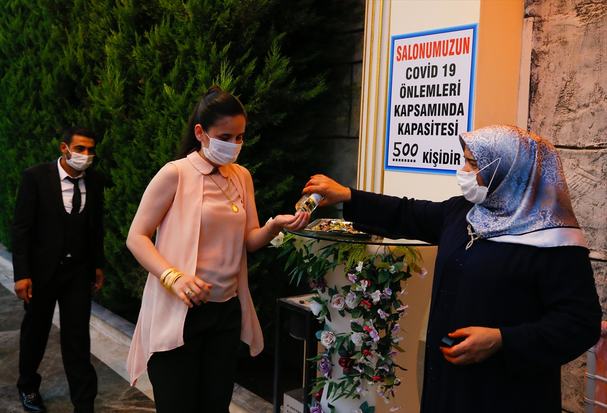 İzmir'de düğünler Kovid-19 tedbirleriyle yapılmaya başladı!