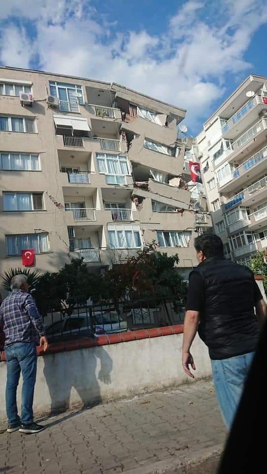 İzmir'de 6,6 büyüklüğündeki depremden kareler