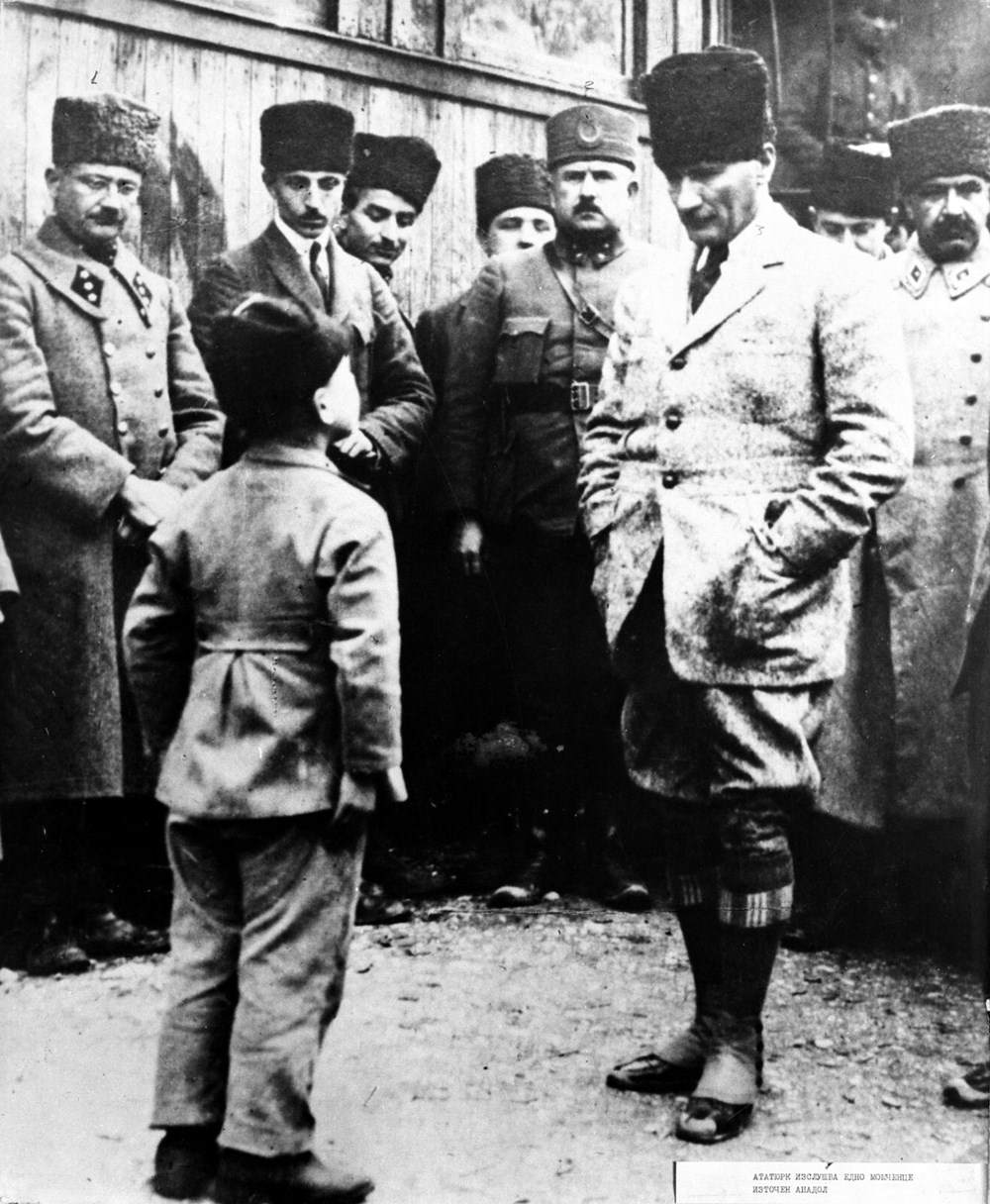 Az bilinen fotoğraflarıyla ölümünün 82. yılında Gazi Mustafa Kemal Atatürk...