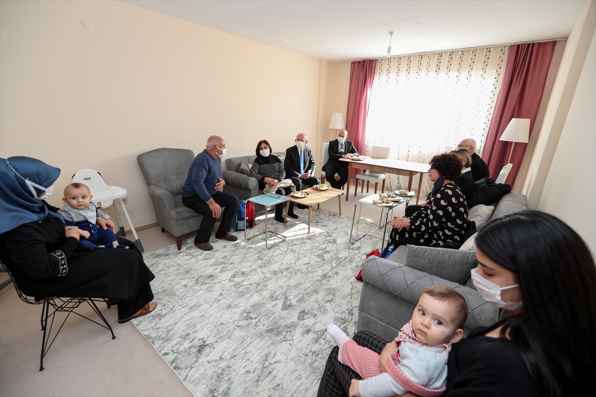 Kılıçdaroğlu, Elif ve Ayda bebekleri ziyaret etti