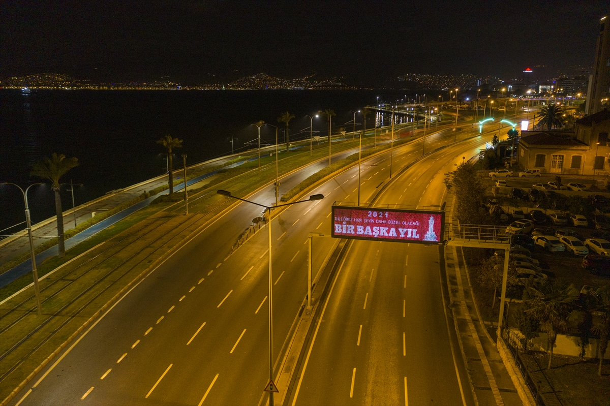 İzmir’de cadde ve sokaklar sessizliğe büründü