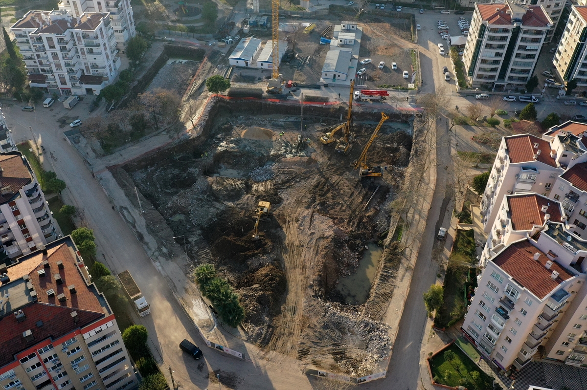 İzmir'de depremin ardından acil yıkılan 71 binada inşaat çalışmaları başladı