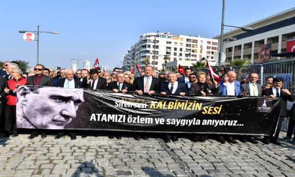 On binlerce İzmirli Atası'na saygı için yürüdü...