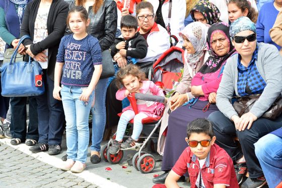 Atatürk'ün çocukları bayramı kutladı