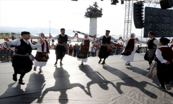 İzmir'de 'Barış ve Dostluk' Festivali başladı