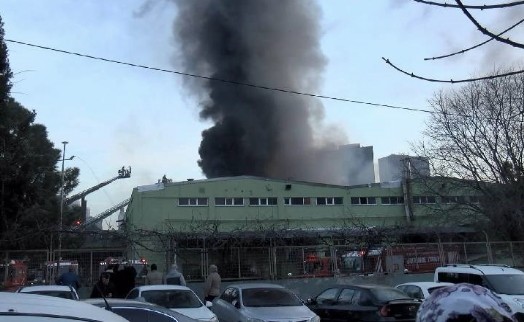 İstanbul'da büyük yangın: Dumanlar 3 ilçeden görüldü!