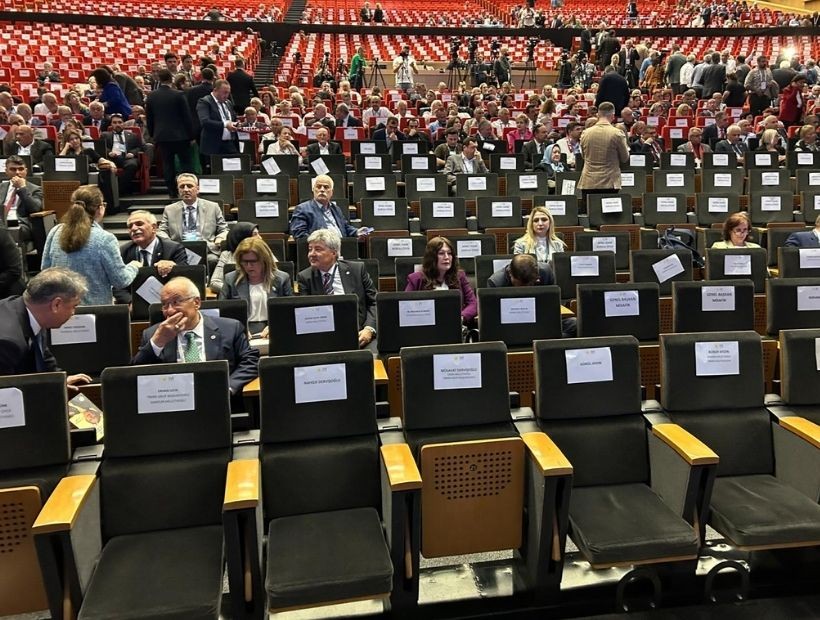 İYİ Parti kurultayında koltuklar boş kaldı: 4 isim yarışacak