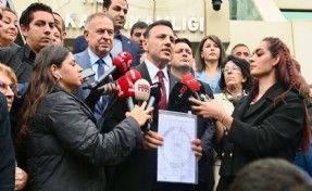 Bir ayda ikinci kez CHP İstanbul İl Başkanı seçilen Özgür Çelik mazbatasını aldı