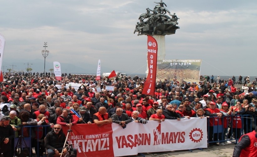Emekçiler ve CHP’liler Gündoğdu Meydanı’nda; 1 Mayıs'a coşkulu kutlama