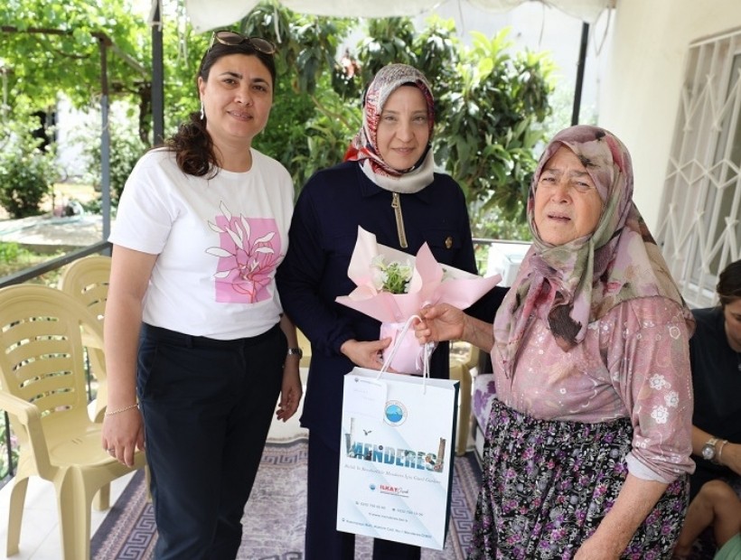 Menderes’te şehit anneleri unutulmadı