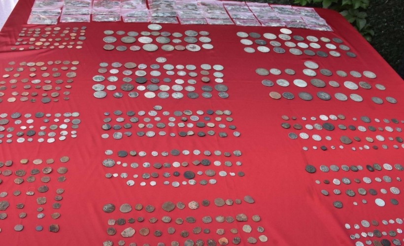 İzmir'de 2 bin 305 adet sikke ele geçirildi