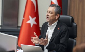 CHP'de sıcak saatler: Özgür Özel, MYK'yi olağanüstü topladı