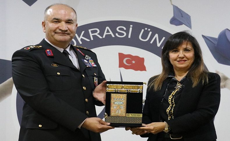 'Demokrasi ve Kahramanlık Ödülü'ne o komutanlık layık görüldü
