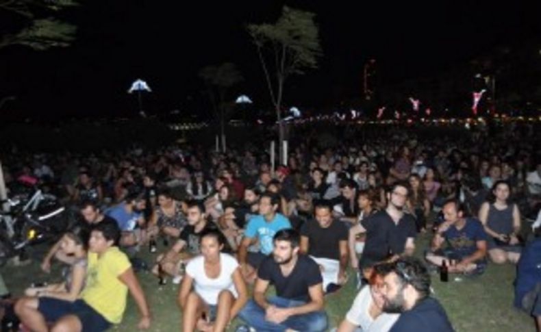 Gezi kurbanları için Gündoğdu'da hüzünlü konser