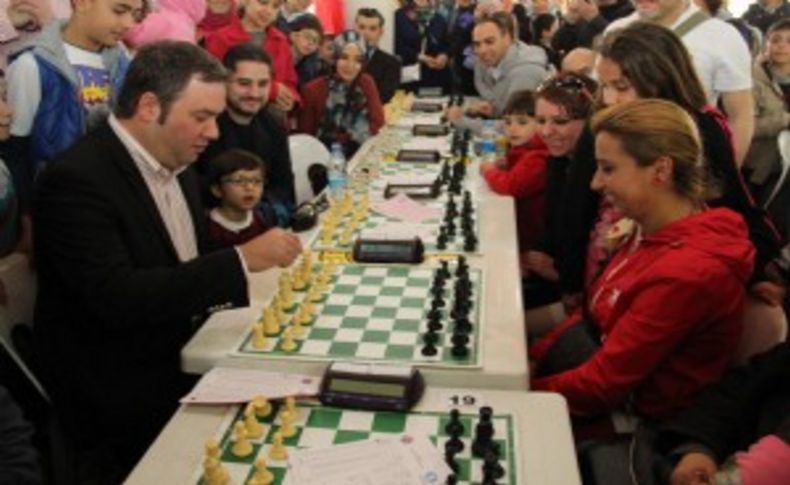 Satranç Turnuvası'nda ilk hamle Başkan Piriştina'dan