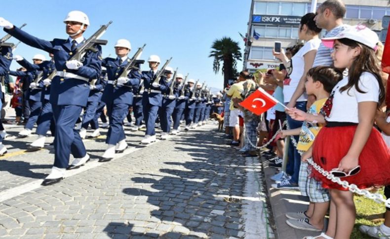 İzmir'de Zafer Bayramı'na buruk kutlama