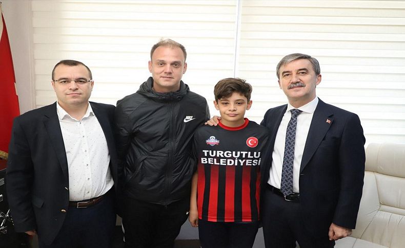 13 yaşında Turgutluspor'dan Fenerbahçe'ye gitti