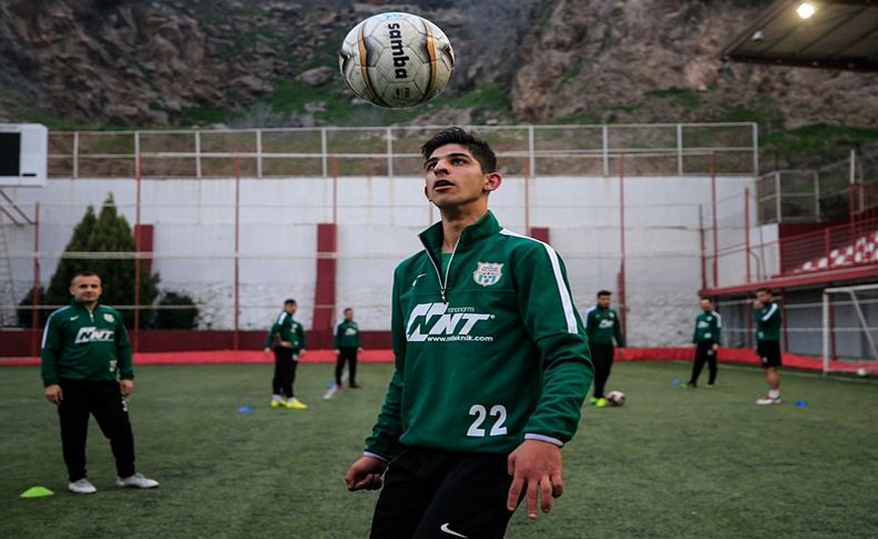 17 yaşındaki Serhat engelini sporla aşıyor