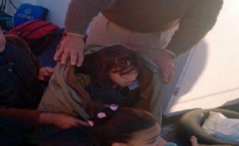 Suriyeli küçük kıza asker şefkati