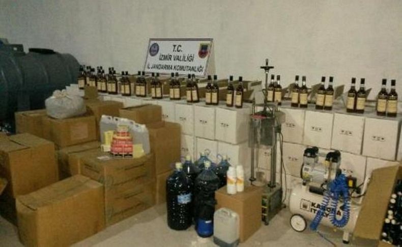 İzmir'de sahte içki operasyonu: Depoda seri üretim