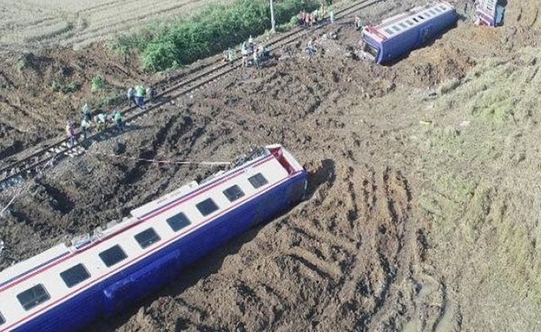 25 kişinin öldüğü tren kazasında makinistlere takipsizlik