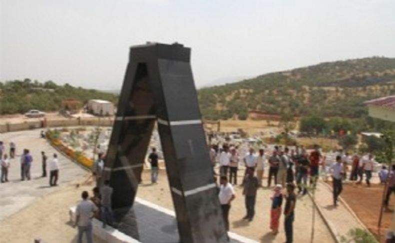 PKK'lının heykeline basan askere soruşturma
