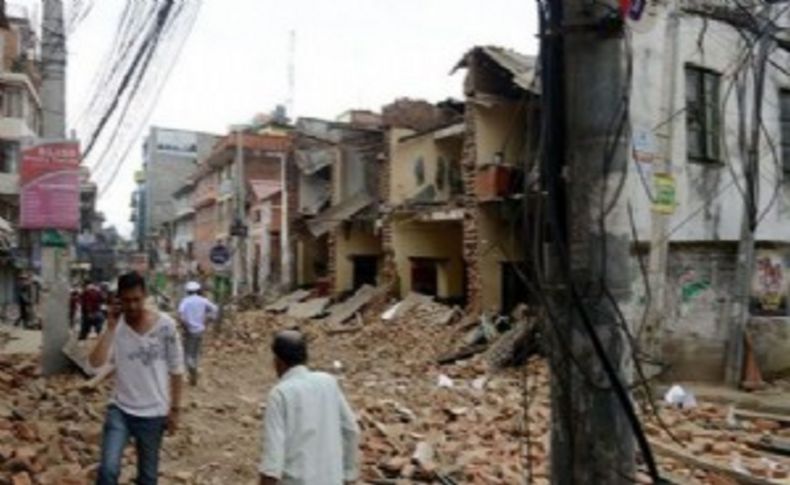 Nepal'de 7,8 büyüklüğünde deprem: Can kaybı artıyor