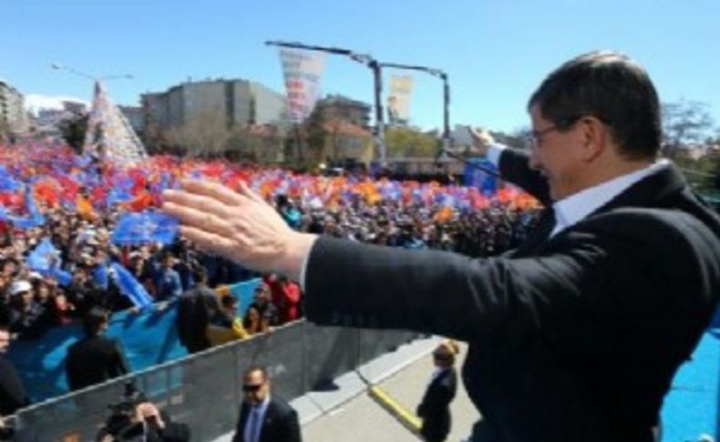Davutoğlu ilk mitinginde muhalefete yüklendi