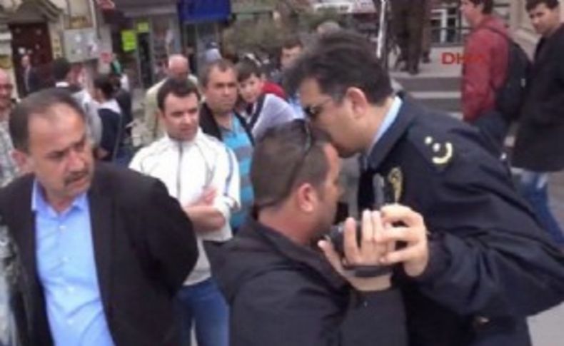 Polisten gazeteciye küfür ve yumruk