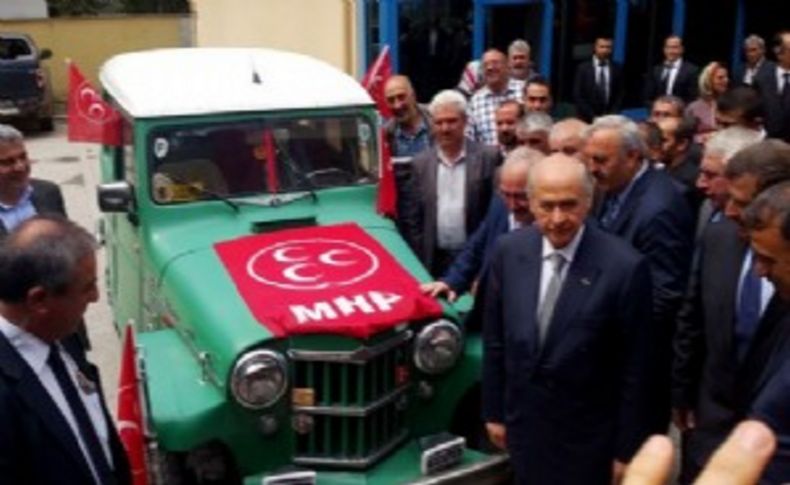 MHP Lideri Bahçeli'ye '52 model' sürpriz hediye