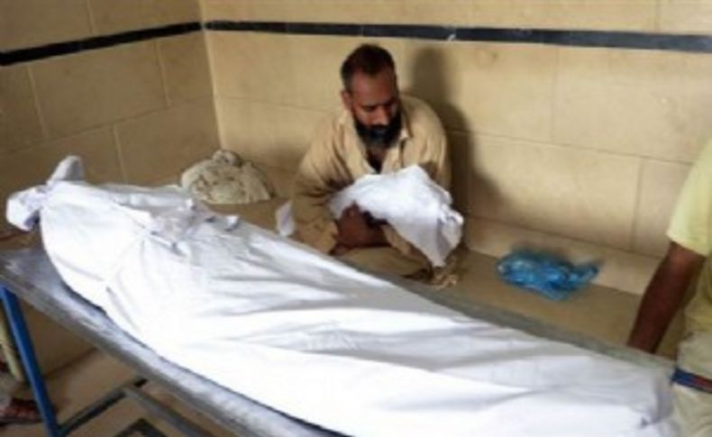 Pakistan kavruluyor: Ölü sayısı 572'ye yükseldi