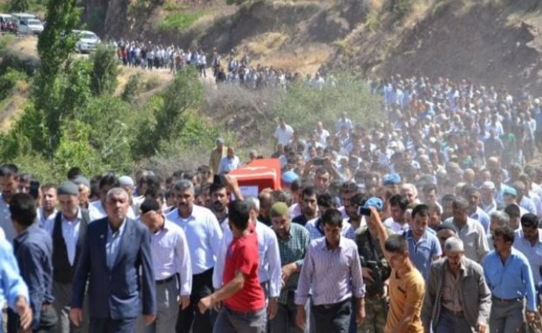 Şehit er Mansur Cengiz, Kürtçe ağıtlarla toprağa verildi