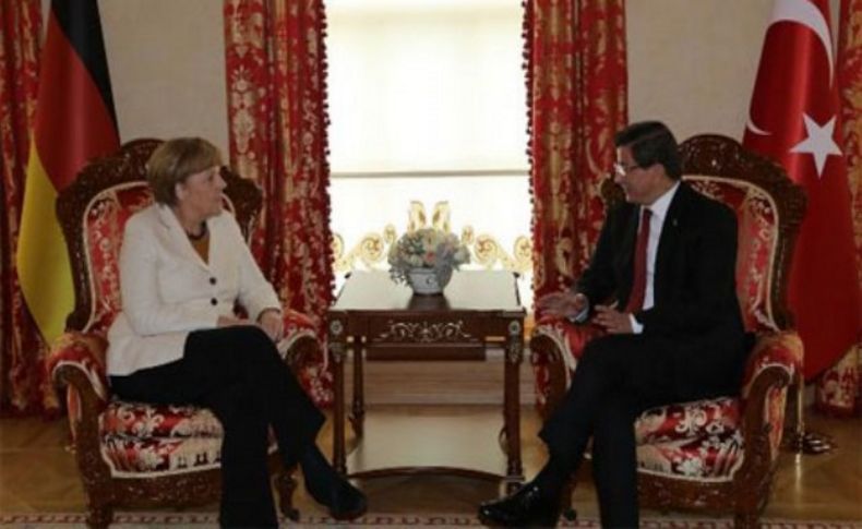 Davutoğlu, Merkel'le PYD'yi görüştü