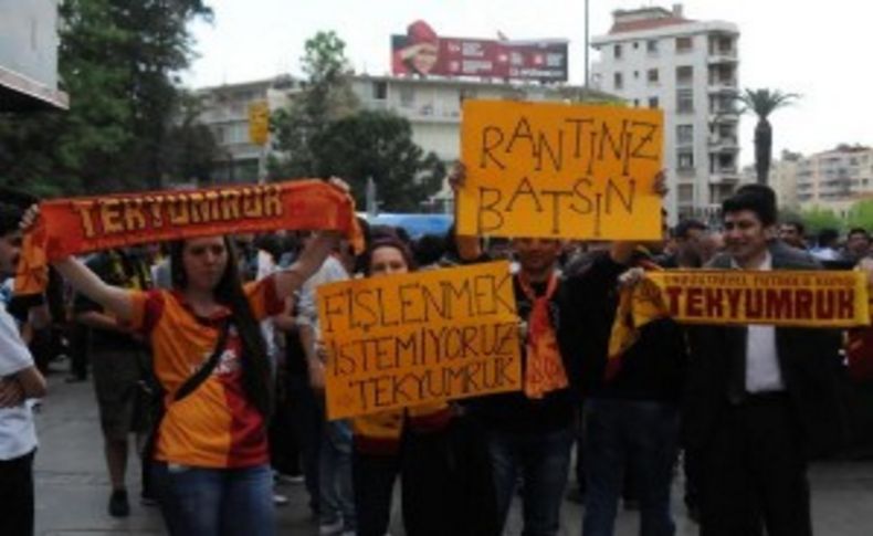 İzmir'de E-Bilete tepki yürüyüşü