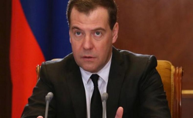 Rus Başbakan Medvedev'den sert mesajlar